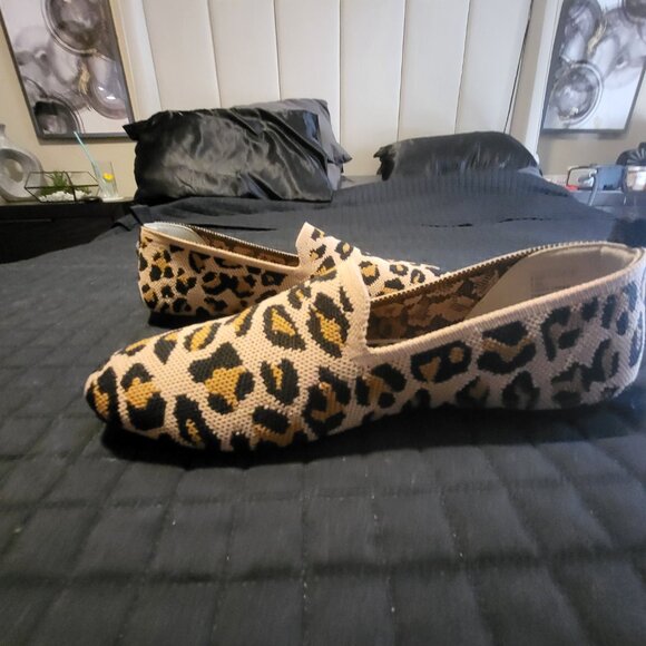 NEW STEVE MADDEN Animal Print Knit Slip On Flats size 6.5 - Picture 4 of 8